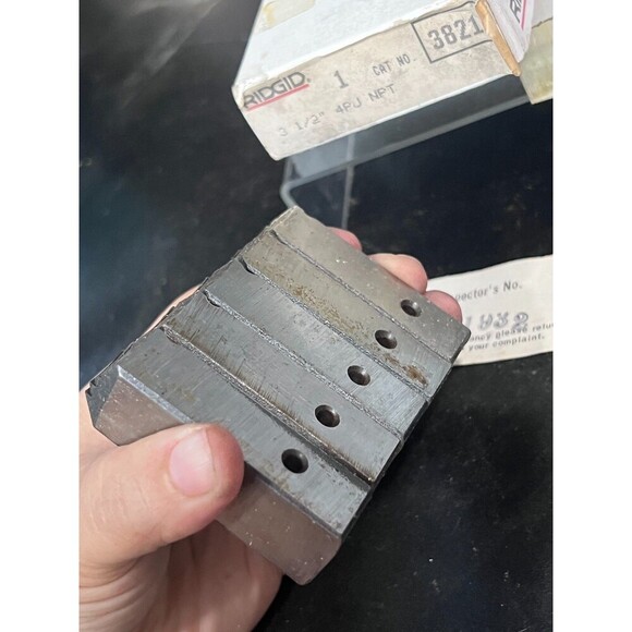 RIDGID 1/2" 4PJ NPT UNF Alloy Steel Universal Bolt Dies 38210 - Picture 5 of 11